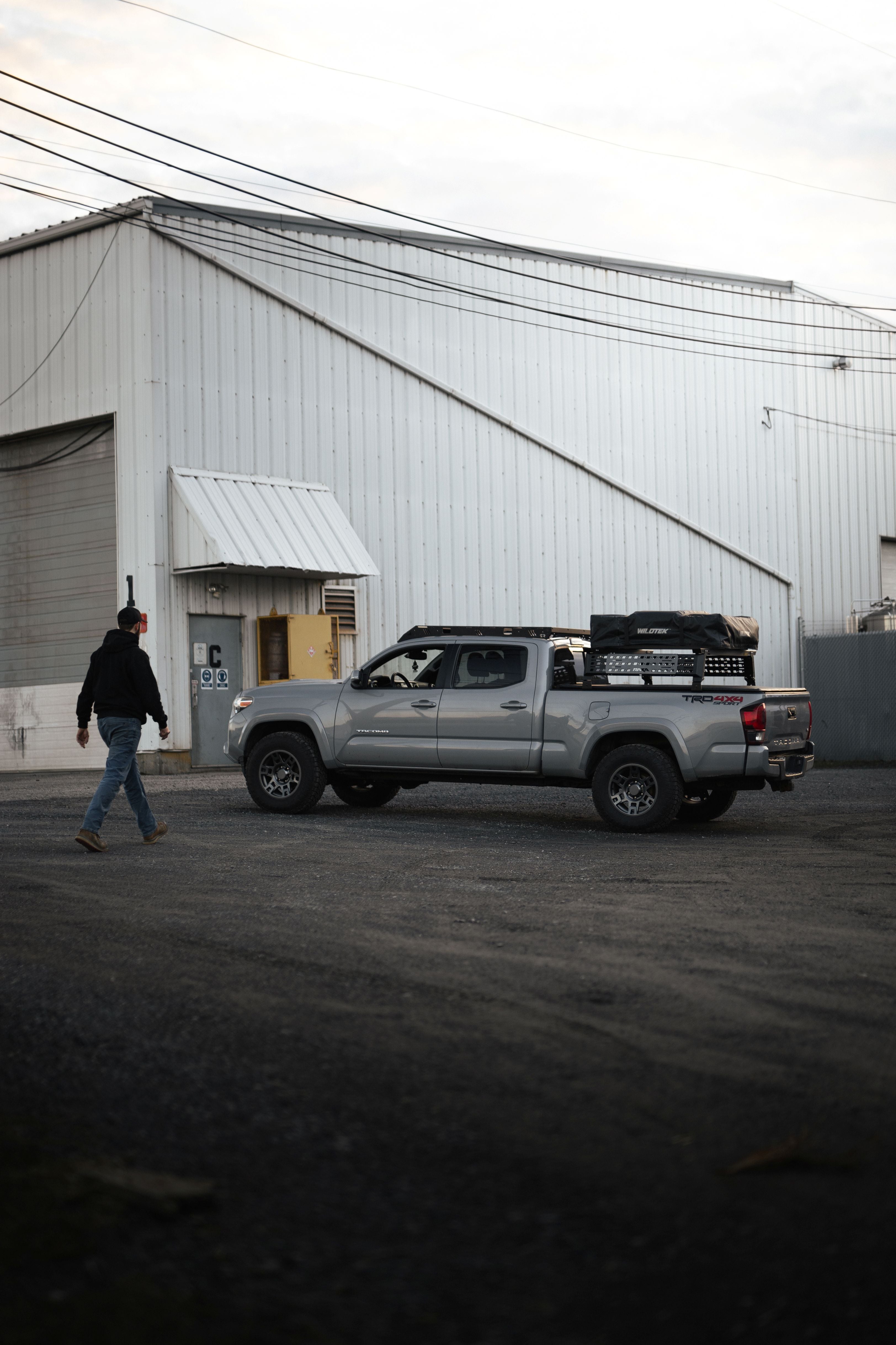 toyota_tacoma-_bed_rack_and_rooftop_tent01.jpg